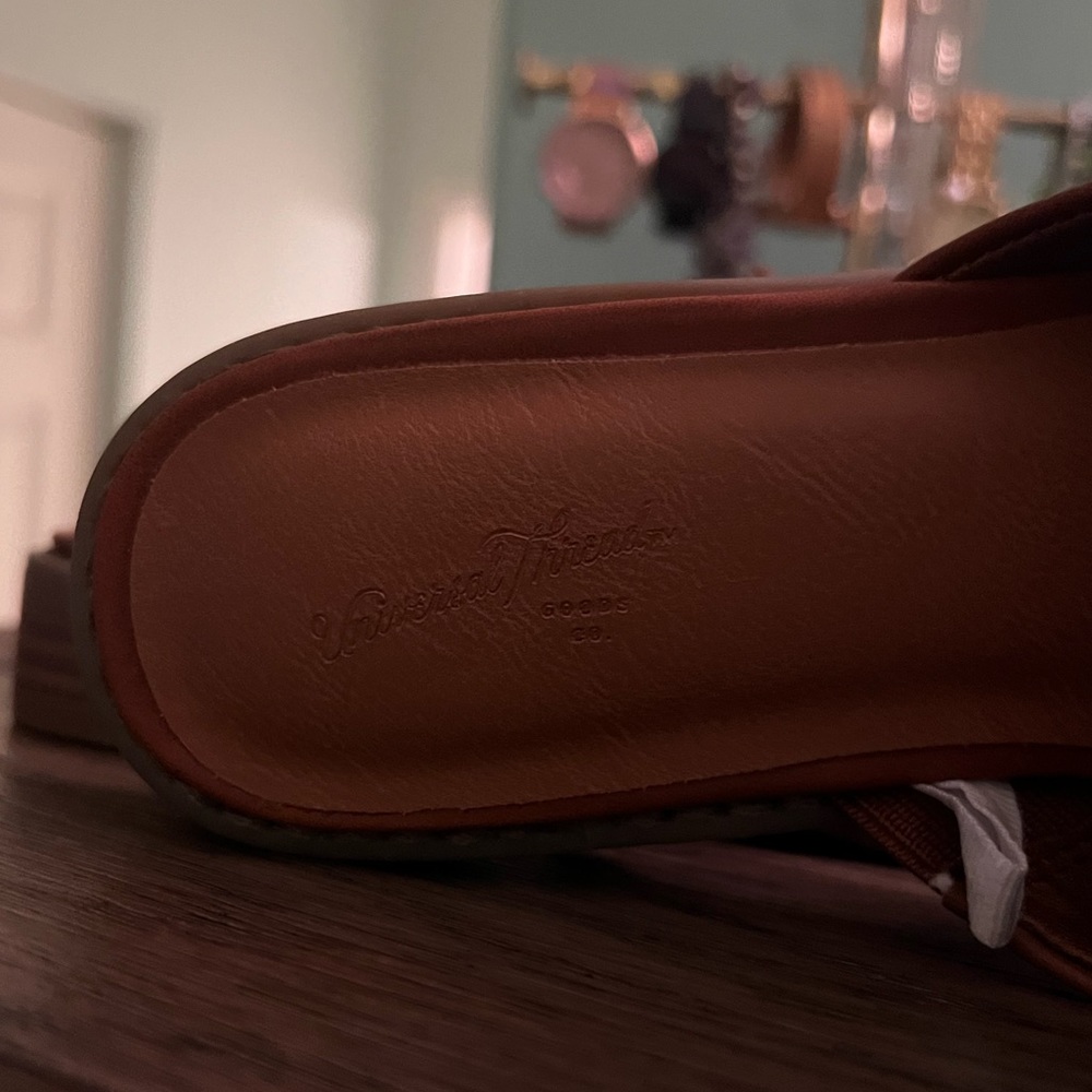 Universal Thread Mules - Picture 4 of 4